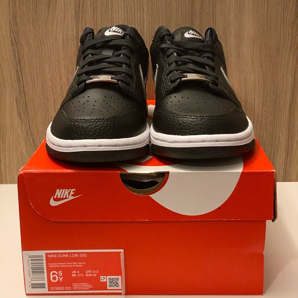 Nike Dunk Low GS x NBA Spurs DC9560-001 Black White Silver Chrome Grey Size 6.5Y - Picture 10 of 11